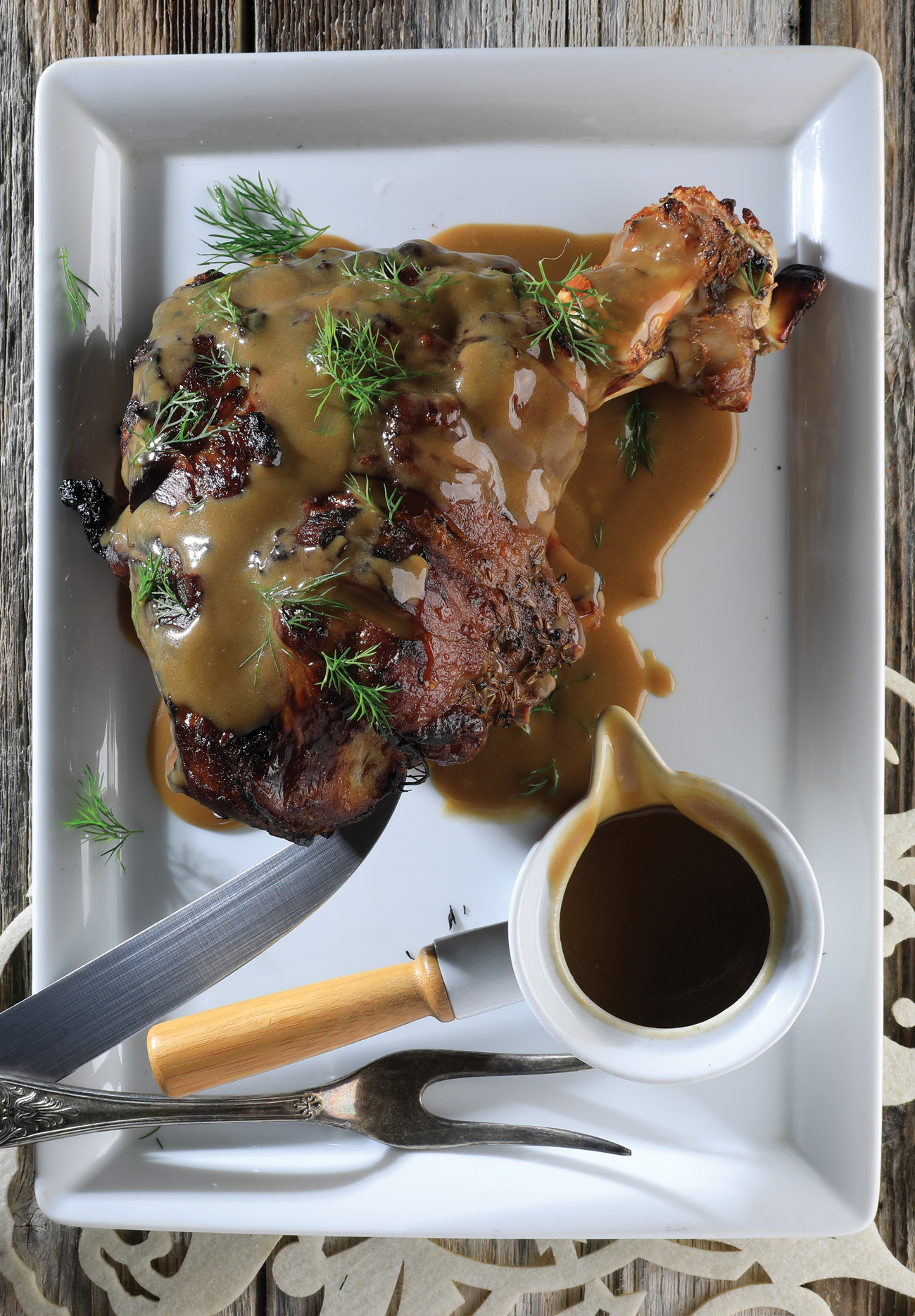 Χοιρινό κότσι με σάλτσα μαύρης μπύρας